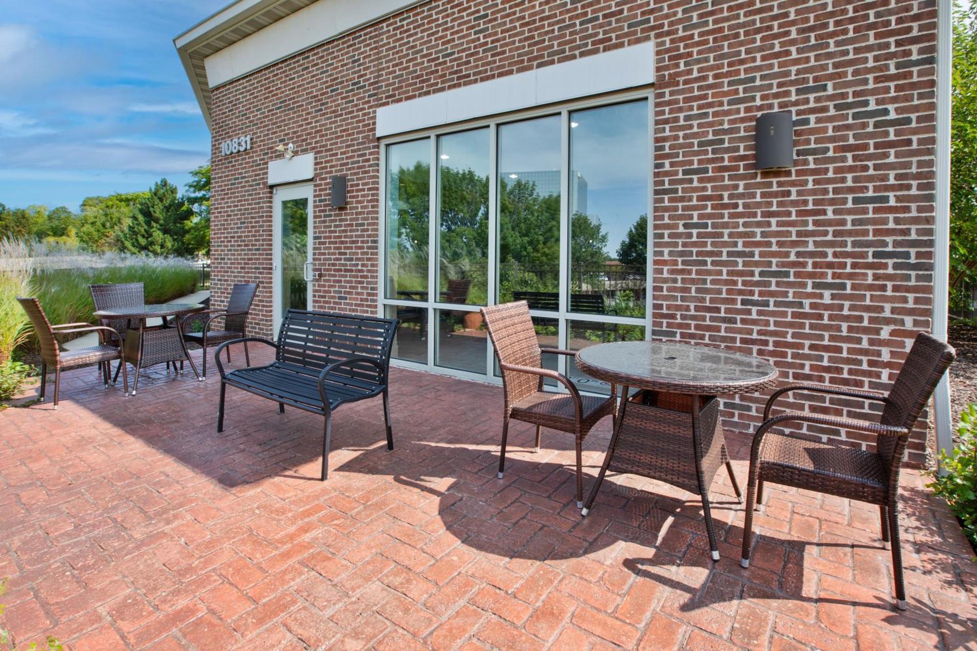 Holiday Inn Express & Suites Milwaukee Nw - Park Place By Ihg Exterior foto